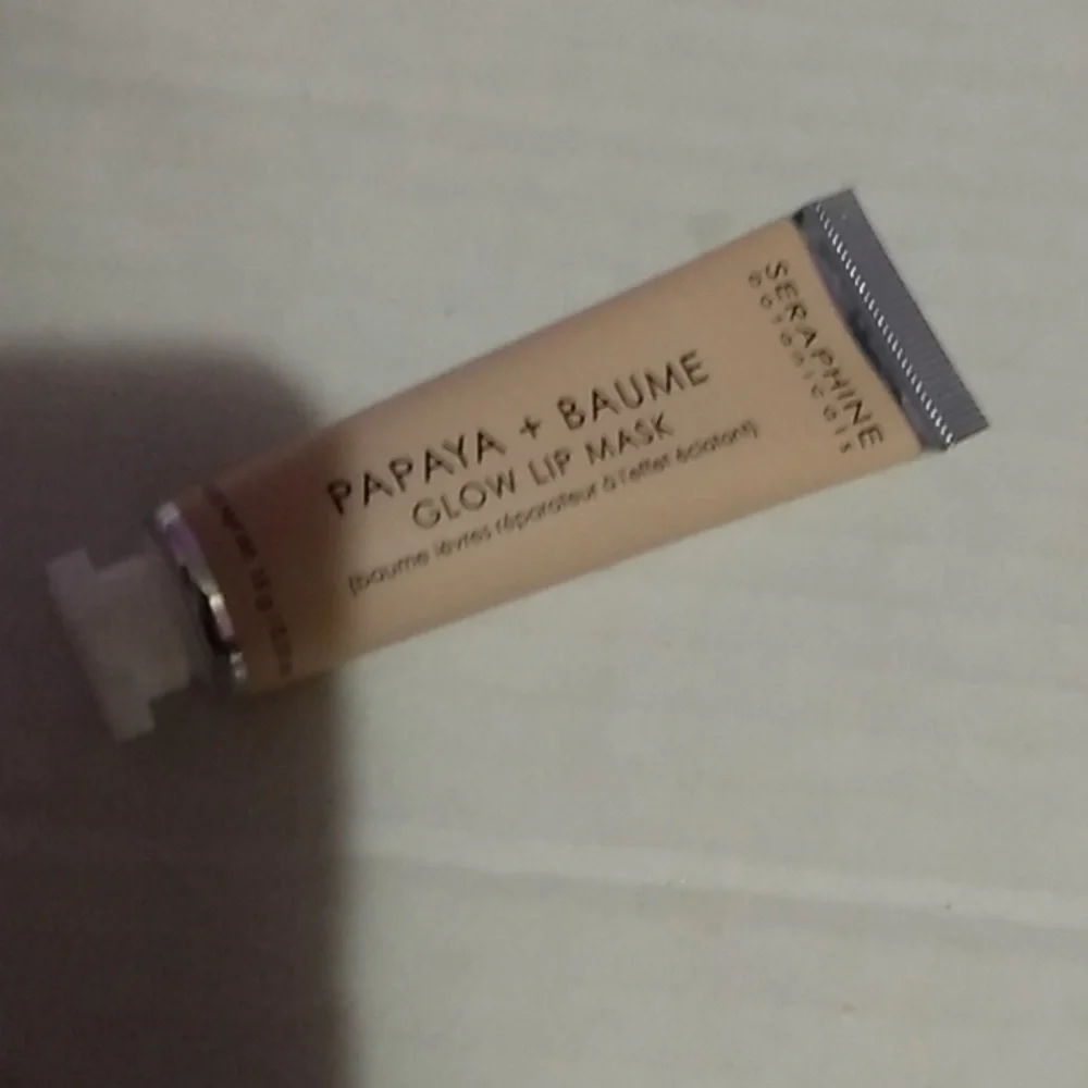 Papaya + Baume glow lip mask by seraphine botanicals